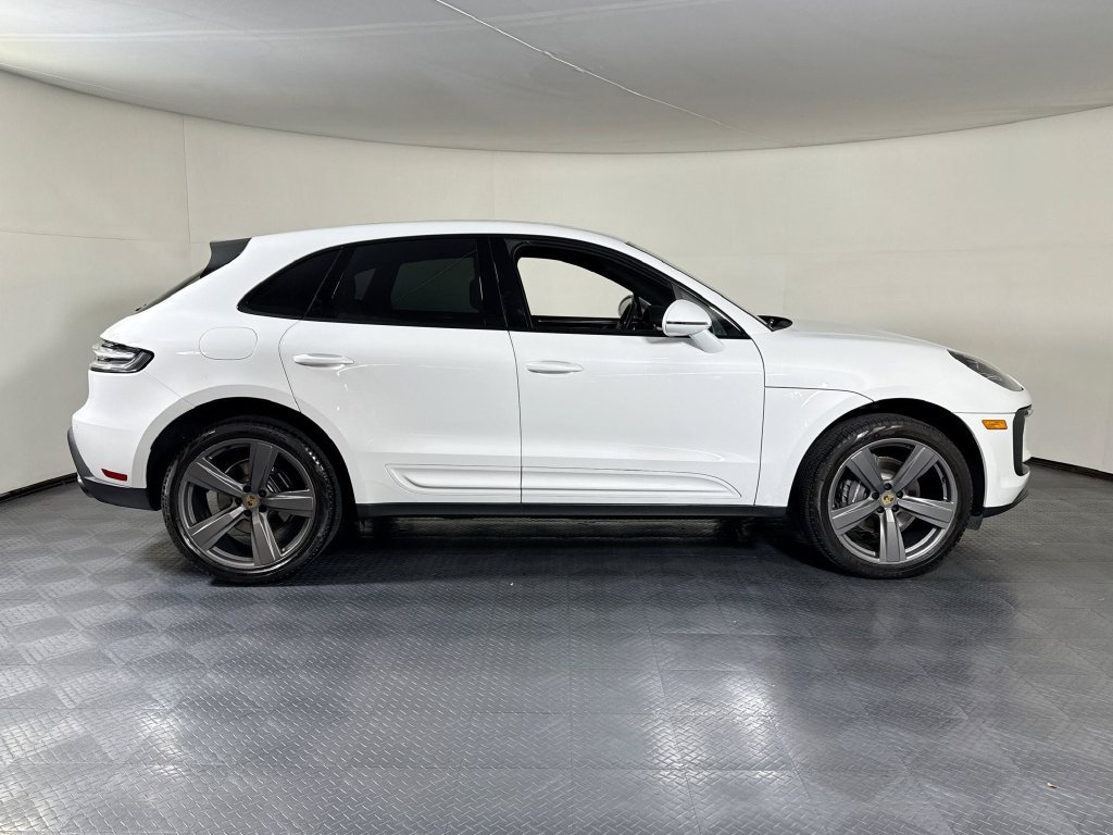 Certified 2023 Porsche Macan AWD/4WD image 8