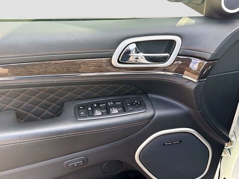 Used 2020 Jeep Grand Cherokee Summit AWD/4WD image 18