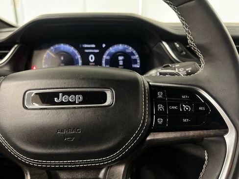 Used 2023 Jeep Grand Cherokee Overland AWD/4WD image 35