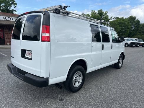 Used 2017 Chevrolet Express 2500 RWD image 3