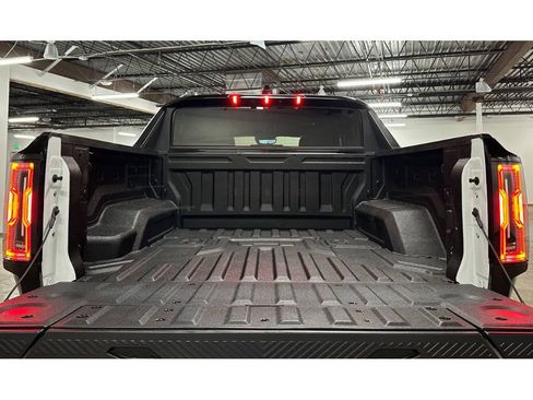 Used 2025 GMC Hummer EV 2X w/ LPO, Dark Essentials Package AWD/4WD image 15
