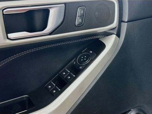 Certified 2022 Ford Explorer XLT w/ Equipment Group 202A image 17
