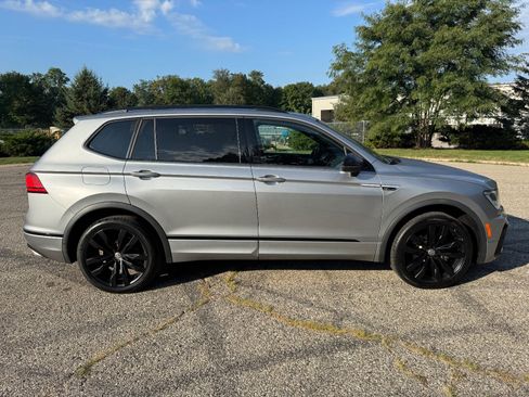 Used 2021 Volkswagen Tiguan SE R-Line AWD/4WD image 8