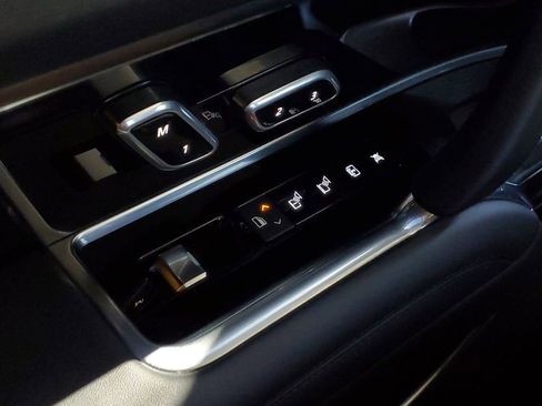 Used 2025 Land Rover Range Rover Long Wheelbase Autobiography image 33