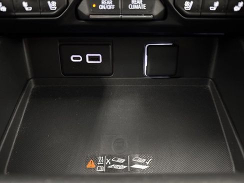 Used 2024 GMC Yukon SLT image 21