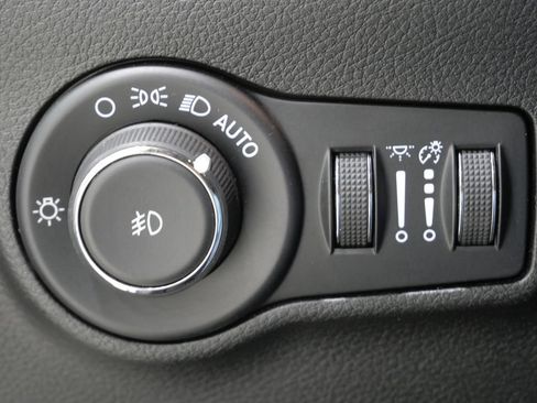Used 2025 Jeep Compass Limited AWD/4WD image 14