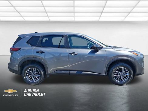 Used 2024 Nissan Rogue S AWD/4WD image 2