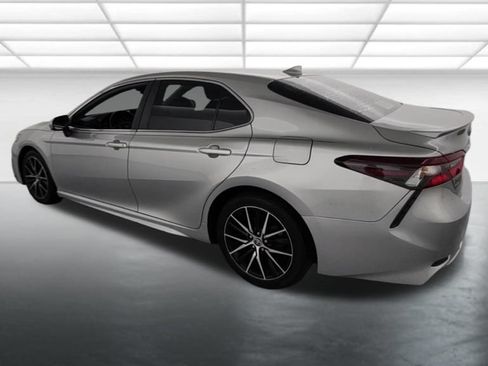 Used 2021 Toyota Camry SE FWD image 6