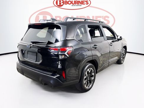 Used 2025 Subaru Forester Premium AWD/4WD image 11
