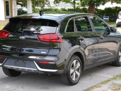 Used 2017 Kia Niro FE FWD image 6