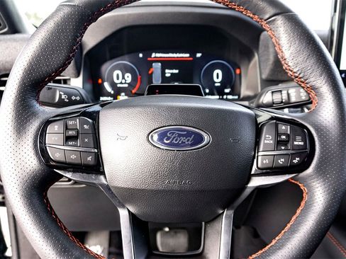 Used 2025 Ford Explorer ST-Line w/ ST-Line Street Pack image 17