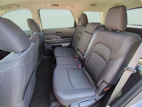 Certified 2024 Nissan Pathfinder SV image 10