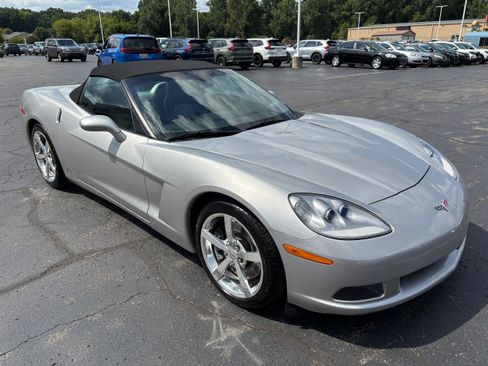 Used 2008 Chevrolet Corvette Convertible w/ Preferred Equipment Group RWD image 2