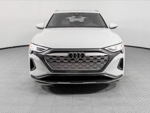 Used 2024 Audi Q8 e-tron Premium Plus w/ Premium Plus Package AWD/4WD image 11