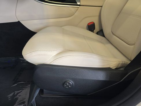 Used 2025 Mercedes-Benz GLC 300 image 29