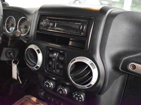 Used 2013 Jeep Wrangler Unlimited Sahara w/ Connectivity Group AWD/4WD image 37