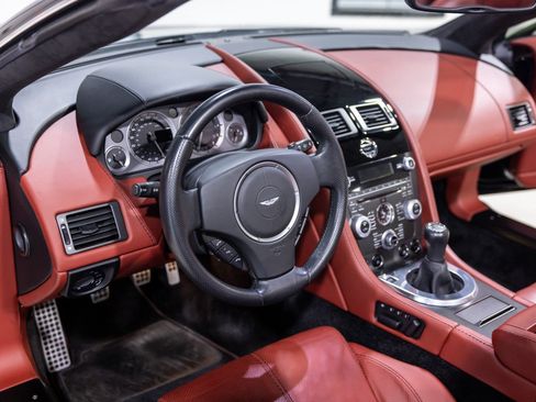Used 2014 Aston Martin V8 Vantage Roadster RWD image 38