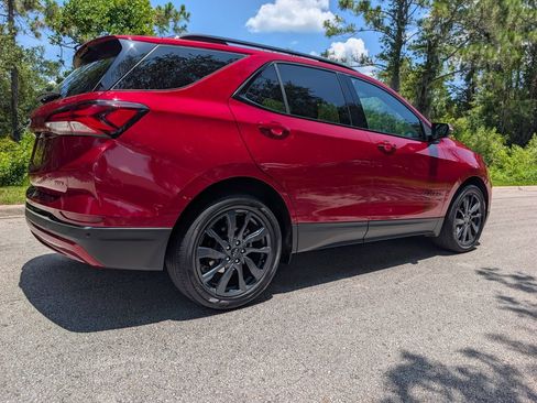 Used 2022 Chevrolet Equinox RS w/ Infotainment Package FWD image 9