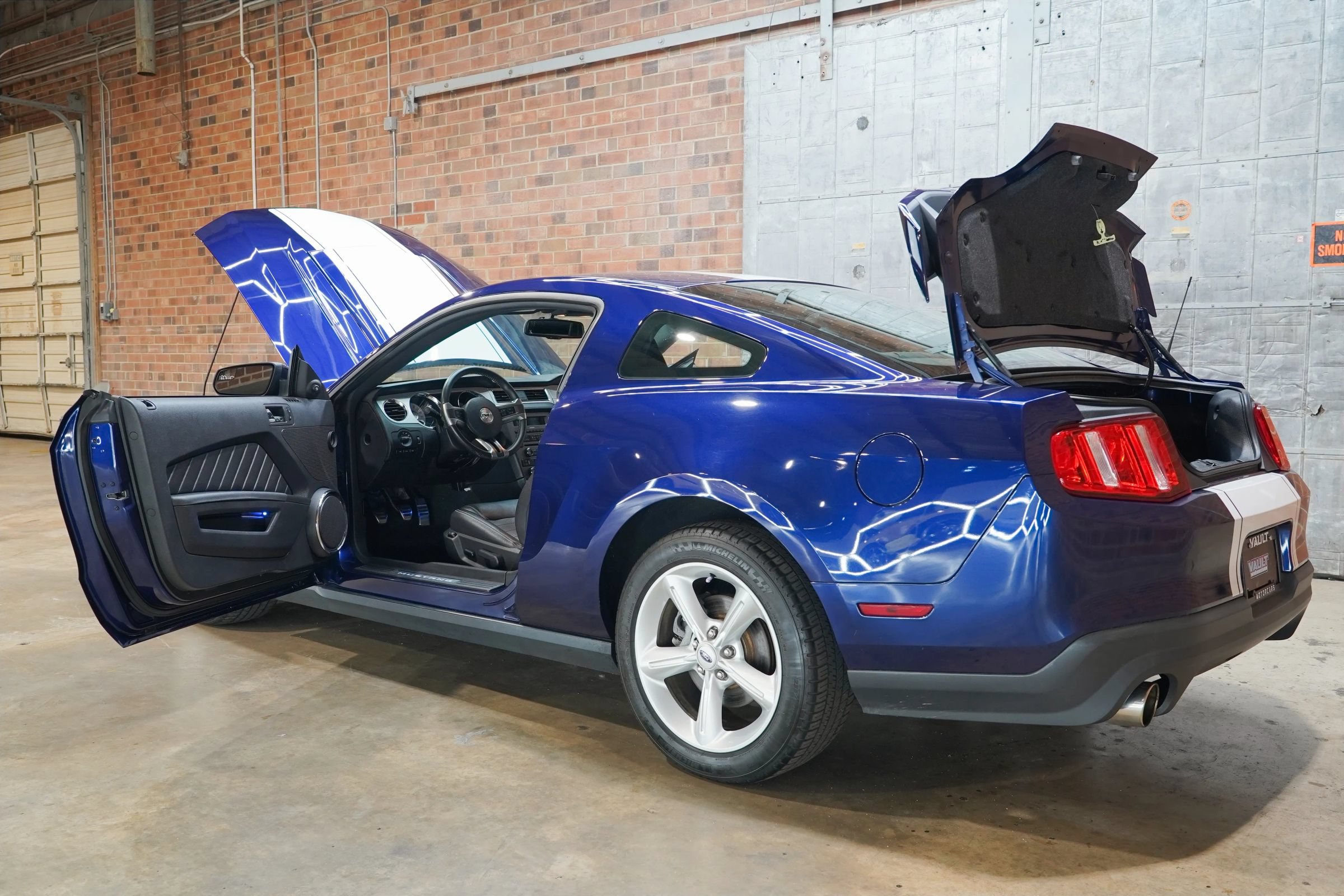 Used 2012 Ford Mustang GT Premium w/ GT Coupe Accessory Pkg 4 RWD image 27