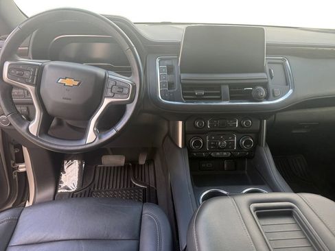 Used 2022 Chevrolet Suburban LT w/ Luxury Package image 10