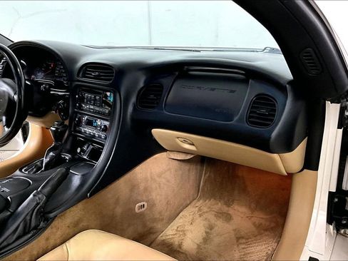 Used 2002 Chevrolet Corvette Coupe w/ Preferred Equipment Group2 image 12