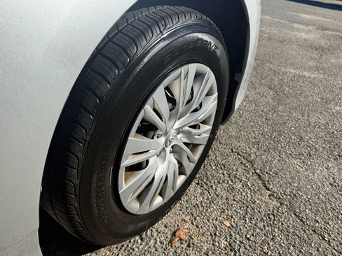 Used 2012 Toyota Camry LE image 13