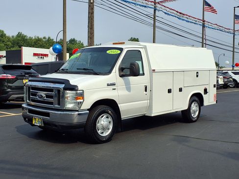 Used 2015 Ford E-350 and Econoline 350 Super Duty w/ Power Windows & Locks Group RWD image 1
