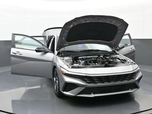 Certified 2025 Hyundai Elantra Sport image 49