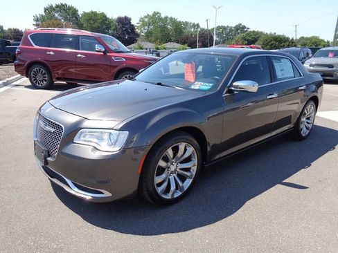 Used 2020 Chrysler 300 Touring w/ Chrome Appearance Package RWD image 1