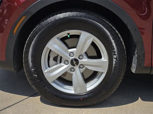 New 2025 Kia Sorento LX image 9