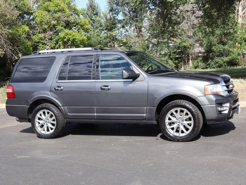 Used 2015 Ford Expedition Limited w/ Equipment Group 301A AWD/4WD image 2