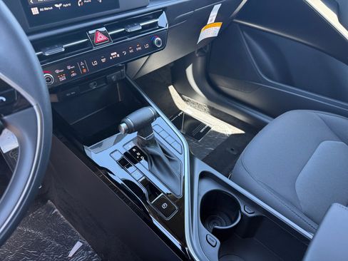 New 2026 Kia Niro LX FWD image 13