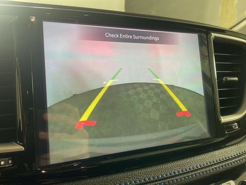 Used 2021 Chrysler Pacifica Touring-L w/ Uconnect Theater Family Group AWD/4WD image 31