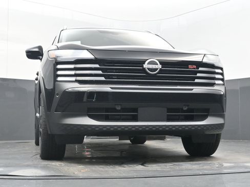 New 2025 Nissan Kicks SR image 12