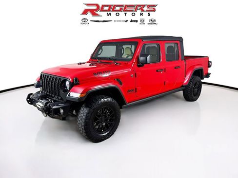 Certified 2022 Jeep Gladiator Sport AWD/4WD image 3
