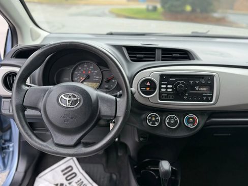 Used 2014 Toyota Yaris L image 18