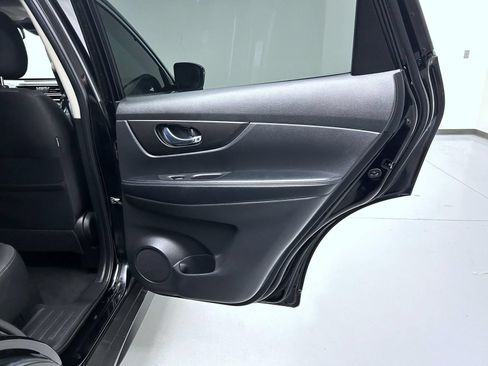 Used 2019 Nissan Rogue SV w/ Sun & Sound Touring Package AWD/4WD image 17