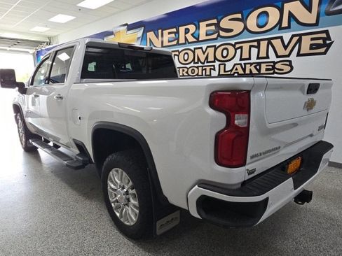 Used 2022 Chevrolet Silverado 2500 High Country w/ Z71 Off-Road Package image 5