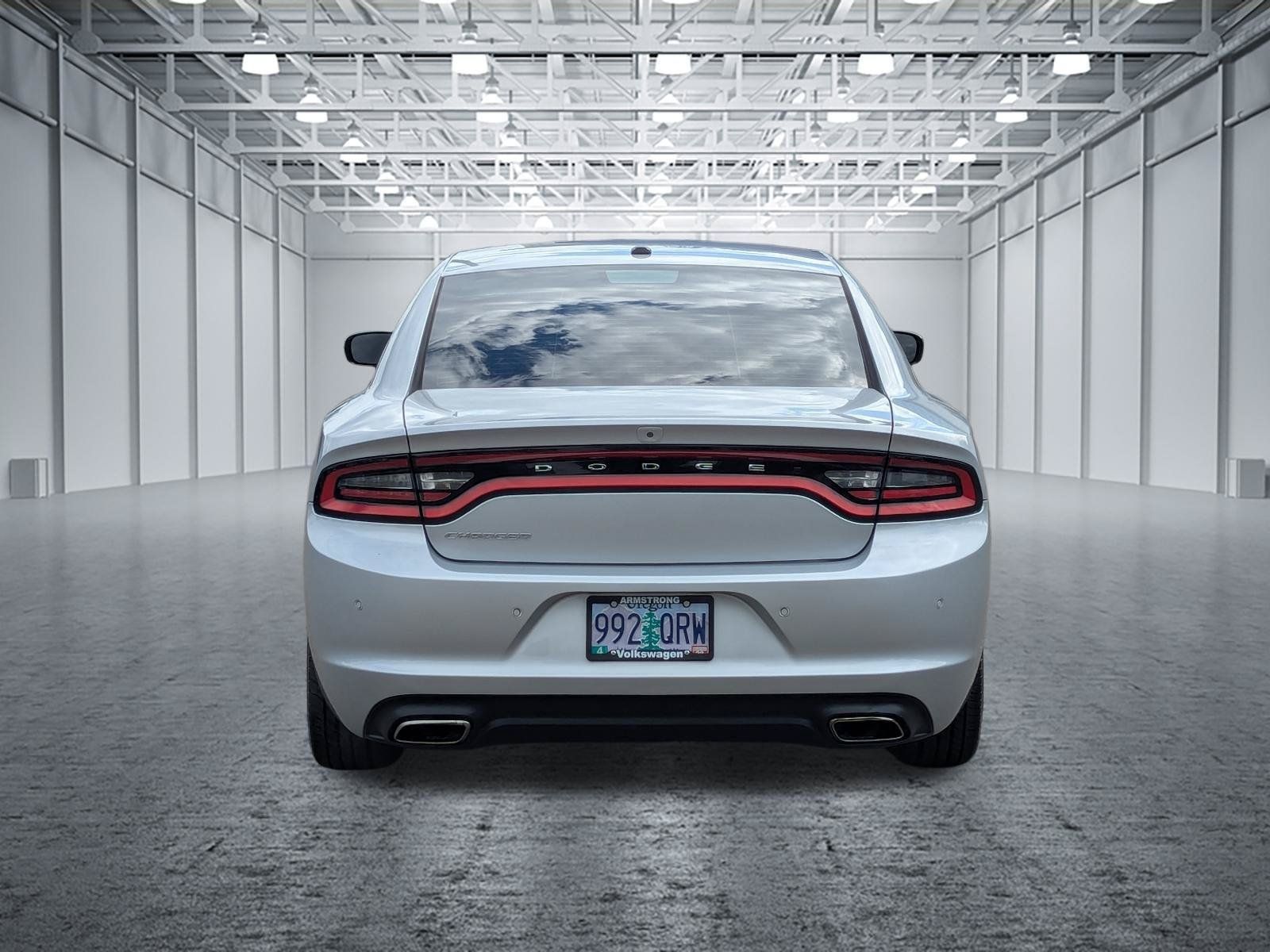 Used 2019 Dodge Charger SXT RWD image 4