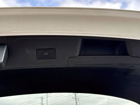 Certified 2021 Volkswagen Atlas Cross Sport SEL AWD/4WD image 32