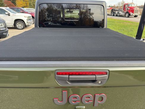 Used 2021 Jeep Gladiator Rubicon w/ Uconnect 4C Nav & Sound Group image 15