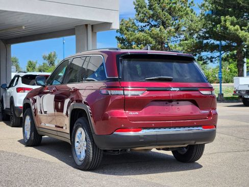 Used 2023 Jeep Grand Cherokee Laredo w/ Luxury Tech Group I AWD/4WD image 3