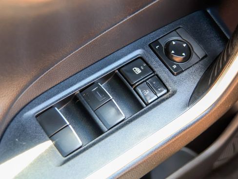 Used 2019 Toyota RAV4 Limited FWD image 19