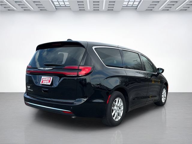 Used 2025 Chrysler Pacifica Select FWD image 39