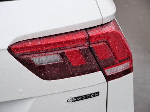Certified 2022 Volkswagen Tiguan SEL R-Line AWD/4WD image 17