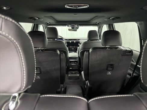 New 2026 Jeep Grand Cherokee L Limited RWD image 9