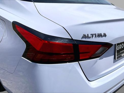 Used 2024 Nissan Altima 2.5 SR FWD image 28