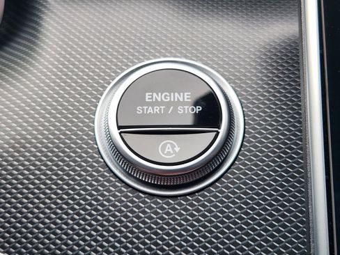 Used 2025 Mercedes-Benz C 300 Sedan image 14