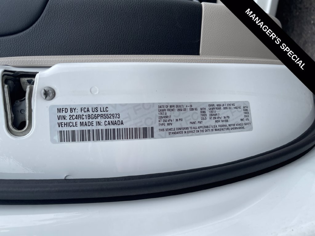 Used 2023 Chrysler Pacifica Touring-L FWD image 28