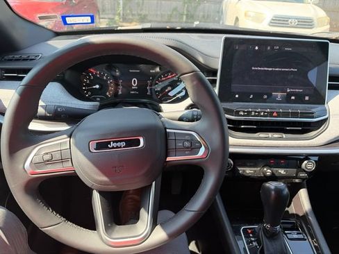 Used 2024 Jeep Compass Latitude AWD/4WD image 6